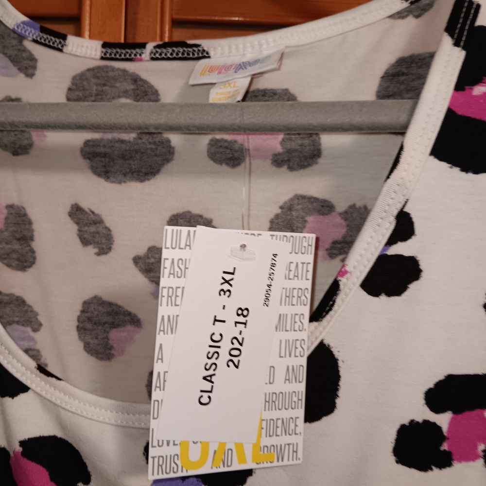 Stylish Leopard Print Short Sleeve Tee - Picture 4 of 5